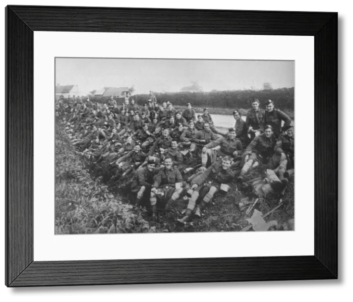Framed Print : Royal Army Medical Corps recruits take a meal in the open, 1915 Framed Print : Royal Army Medical Corps recruits take a meal in the open, 1915