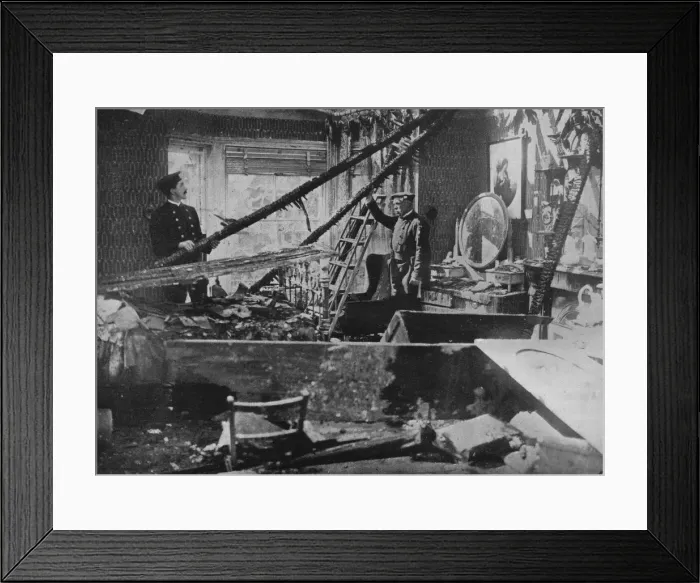 Framed Print : The interior of one of the wrecked houses in Southend, 1915 Framed Print : The interior of one of the wrecked houses in Southend, 1915