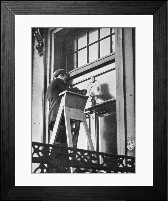 Framed Print : Removing German emblems from German Embassy, Carlton House Terrace, London, 1914 Framed Print : Removing German emblems from German Embassy, Carlton House Terrace, London, 1914