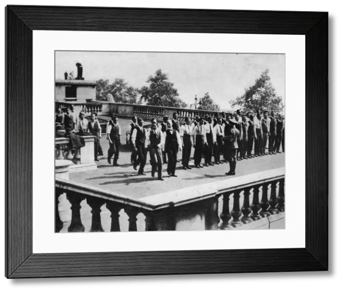 Framed Print : Drilling Recruits on the roof of Somerset House, London, 1914 Framed Print : Drilling Recruits on the roof of Somerset House, London, 1914