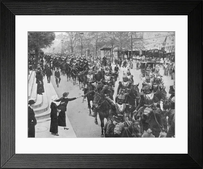 Framed Print : French cuirassiers riding through the streets of Paris on their way on the front, 1914 Framed Print : French cuirassiers riding through the streets of Paris on their way on the front, 1914