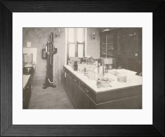 Framed Print : Examination Laboratory of the Medico-Legal Service, 1914 Framed Print : Examination Laboratory of the Medico-Legal Service, 1914