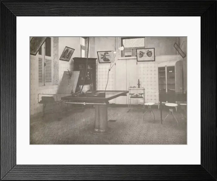 Framed Print : Operating Room of the Medico-Legal Service, 1914 Framed Print : Operating Room of the Medico-Legal Service, 1914