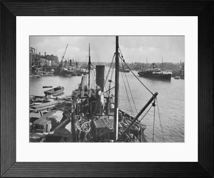 Framed Print : The Pool of London, 1919. Artist: Garratt & Atkinson Framed Print : The Pool of London, 1919. Artist: Garratt & Atkinson