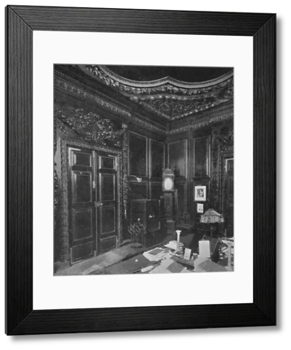 Framed Print : Vestry of St. Lawrence Jewry, With Carving by Grinling Gibbons, 1903 Framed Print : Vestry of St. Lawrence Jewry, With Carving by Grinling Gibbons, 1903