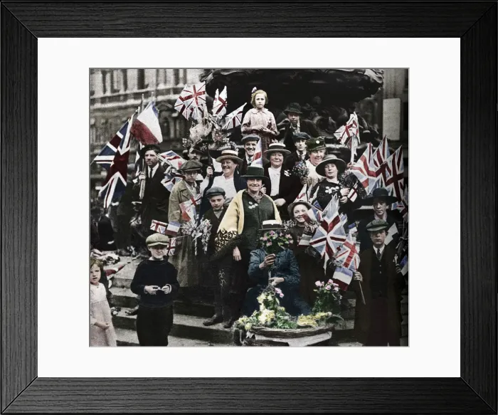 Framed Print : Victory celebrations underneath Eros, Piccadilly, London, 1918, (1938) Framed Print : Victory celebrations underneath Eros, Piccadilly, London, 1918, (1938)