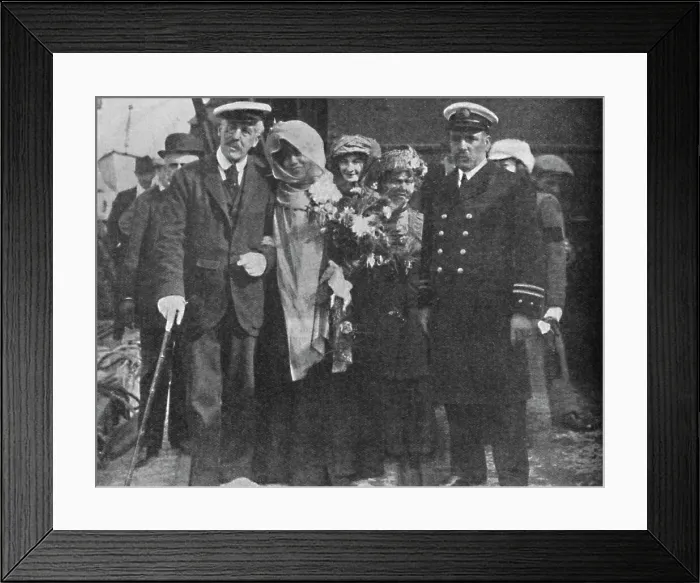 Framed Print : Sir Squire Bancroft and Madame Sarah Bernhardt, c1925 Framed Print : Sir Squire Bancroft and Madame Sarah Bernhardt, c1925