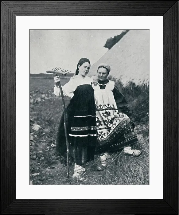 Framed Print : Two women of Ryazan, Central Russia, 1912. Artist: J Daziaro Framed Print : Two women of Ryazan, Central Russia, 1912. Artist: J Daziaro