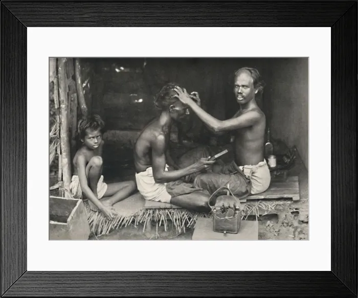 Framed Print : Tamulischer Barbier, 1926 Framed Print : Tamulischer Barbier, 1926
