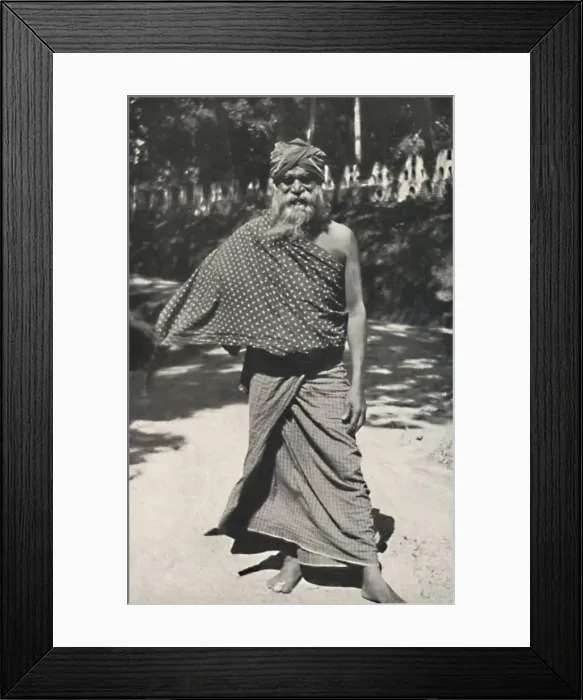 Framed Print : Alter singhalesiscer Arbeiter aus Kandy, 1926 Framed Print : Alter singhalesiscer Arbeiter aus Kandy, 1926