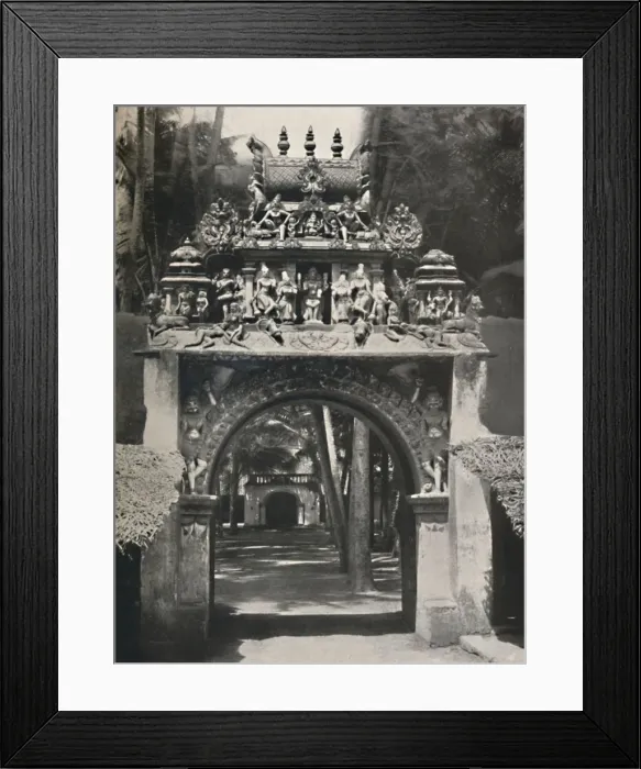 Framed Print : Eingang zu einem Hindutempel, Ceylon, 1926 Framed Print : Eingang zu einem Hindutempel, Ceylon, 1926