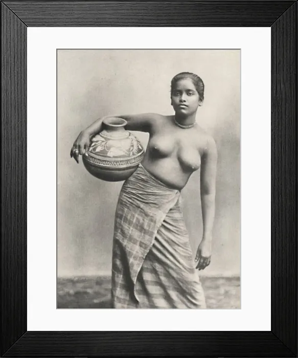 Framed Print : Singhalesin des Niederlands ohne das ubliche Obergewand, 1926 Framed Print : Singhalesin des Niederlands ohne das ubliche Obergewand, 1926