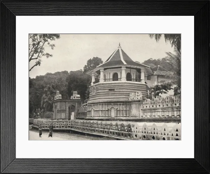 Framed Print : Der Tempel des Hiligen Zahnes Buddhas in Kandy (im Vordergrund der achteckige Bau Pattiripuwa), 19 Framed Print : Der Tempel des Hiligen Zahnes Buddhas in Kandy (im Vordergrund der achteckige Bau Pattiripuwa), 19