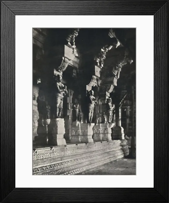 Framed Print : Inneres eines Hindutempels, Ceylon, 1926 Framed Print : Inneres eines Hindutempels, Ceylon, 1926