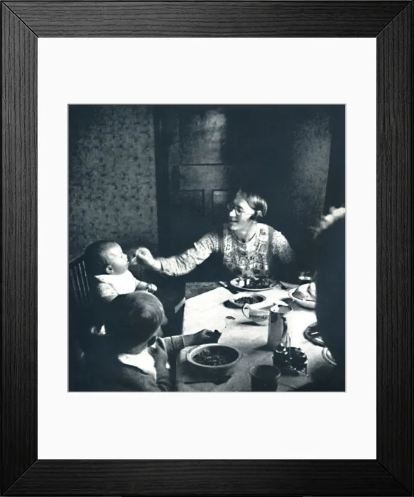Framed Print : A nice hot dinner, 1941. Artist: Cecil Beaton Framed Print : A nice hot dinner, 1941. Artist: Cecil Beaton