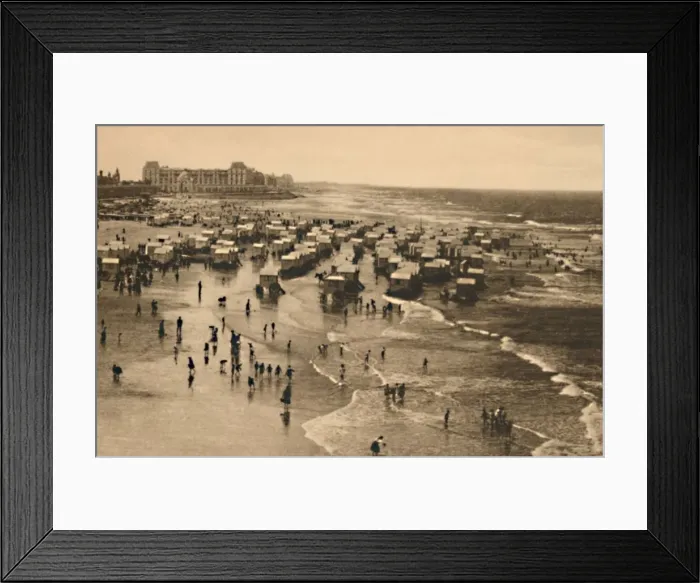 Framed Print : General View of the Strand at Bath-time, c1928 Framed Print : General View of the Strand at Bath-time, c1928