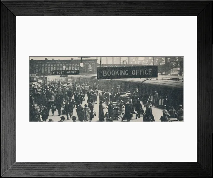 Framed Print : A Holiday Scene at Liverpool Street Station, 1926 Framed Print : A Holiday Scene at Liverpool Street Station, 1926