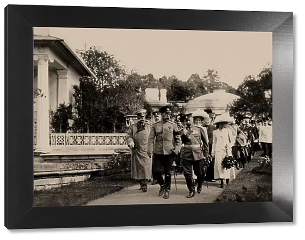 Emperor Nicholas II. accompanied by General Mikhail Putjatin at the exhibition in Tsarskoye Selo, 19
