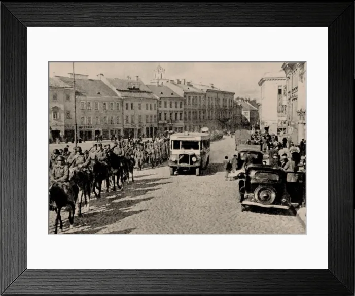 Framed Print : The Soviet Red Army in Vilnius, 1940, 1940 Framed Print : The Soviet Red Army in Vilnius, 1940, 1940