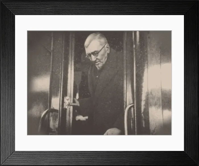 Framed Print : Kuprins return to the Soviet Union, 1937 Framed Print : Kuprins return to the Soviet Union, 1937