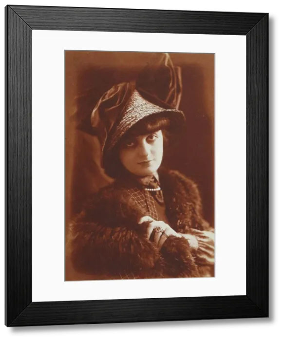 Framed Print : Portrait of Anna-Elisabeth, Comtesse Mathieu de Noailles (1876-1933) Framed Print : Portrait of Anna-Elisabeth, Comtesse Mathieu de Noailles (1876-1933)