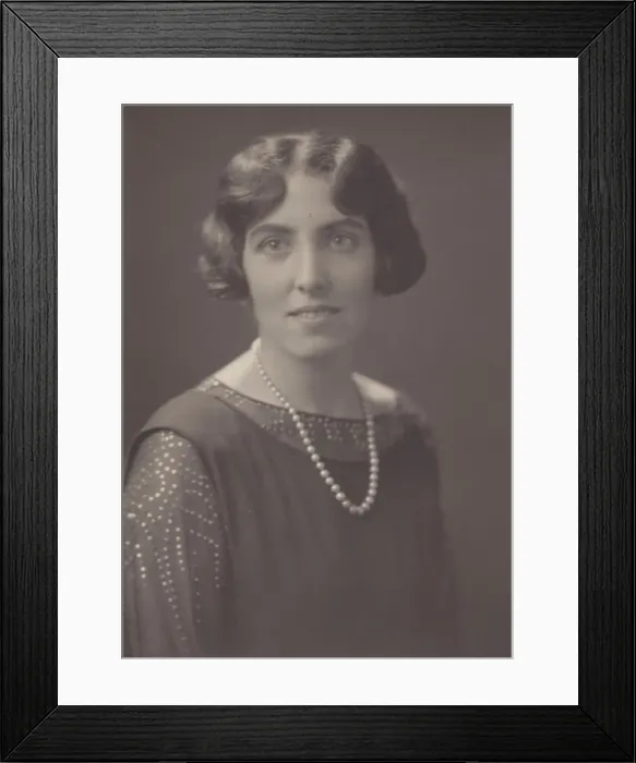 Framed Print : Duchess Elisabetta Sasso-Ruffo di Sant Antimo (1886-1940), 1937 Framed Print : Duchess Elisabetta Sasso-Ruffo di Sant Antimo (1886-1940), 1937
