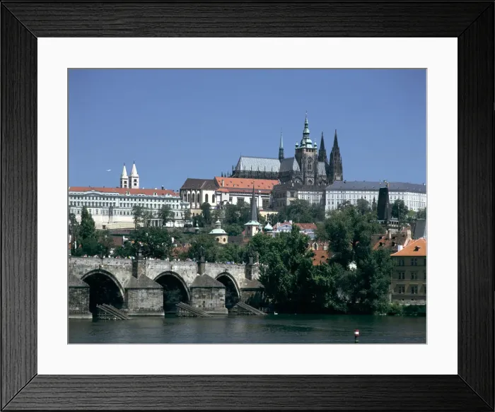 Framed Print : The Charles Bridge, the castle and St Vitus Cathedral, Prague, Czech Republic Framed Print : The Charles Bridge, the castle and St Vitus Cathedral, Prague, Czech Republic