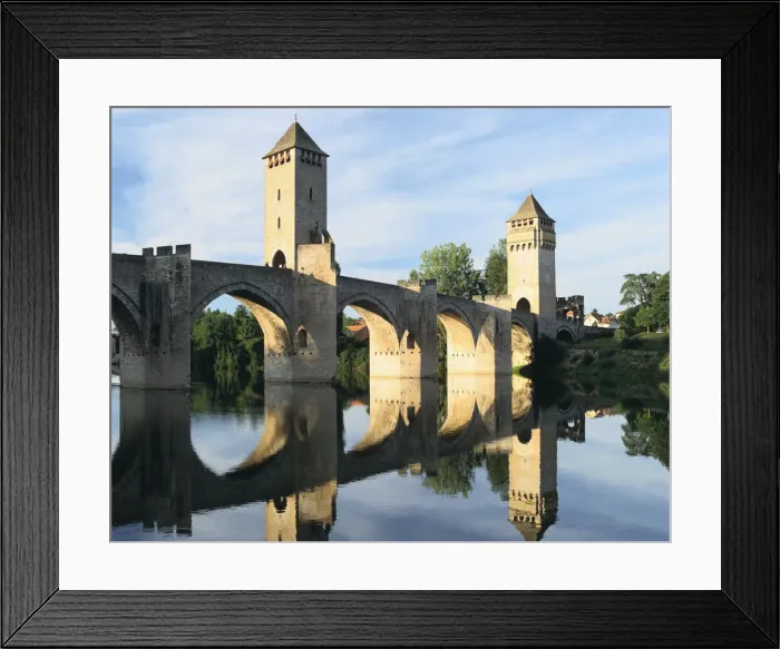 Framed Print : Valentre Bridge, Cahors, Lot, France Framed Print : Valentre Bridge, Cahors, Lot, France