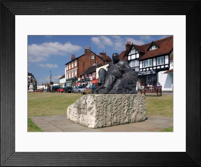 Framed Print : Sir Winston Churchill Statue, Westerham, Kent Framed Print : Sir Winston Churchill Statue, Westerham, Kent