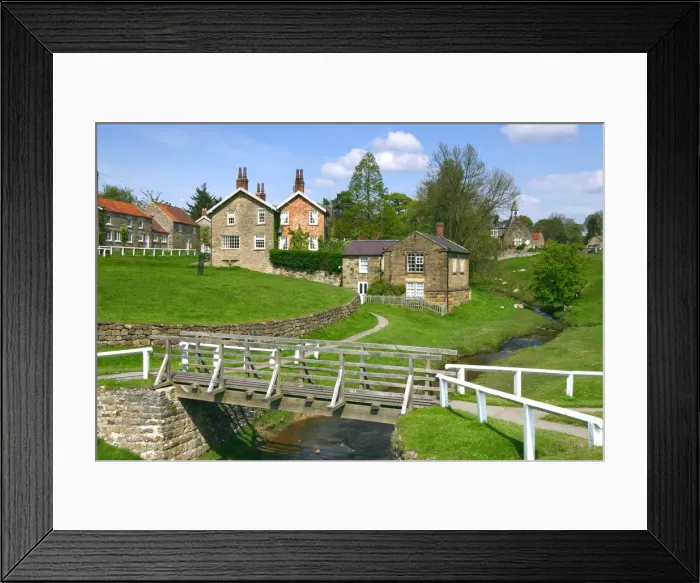 Framed Print : Hutton-le-Hole, North Yorkshire Framed Print : Hutton-le-Hole, North Yorkshire