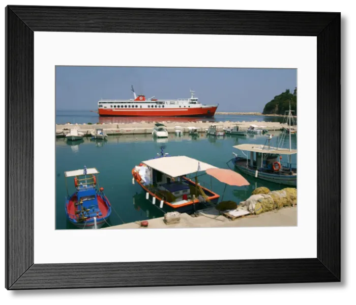 Framed Print : Ferry entering the harbour of Poros, Kefalonia, Greece Framed Print : Ferry entering the harbour of Poros, Kefalonia, Greece