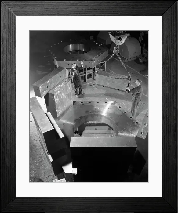Framed Print : Assembling a bubble chamber at the Edgar Allen Steel Co, Sheffield, 1964. Artist