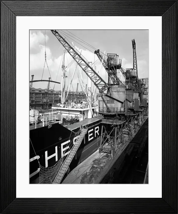 Framed Print : The Manchester Renown being loaded with steel for export, Manchester, 1964. Artist Framed Print : The Manchester Renown being loaded with steel for export, Manchester, 1964. Artist