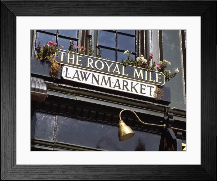 Framed Print : Street name sign in the Royal Mile, Edinburgh, Scotland Framed Print : Street name sign in the Royal Mile, Edinburgh, Scotland