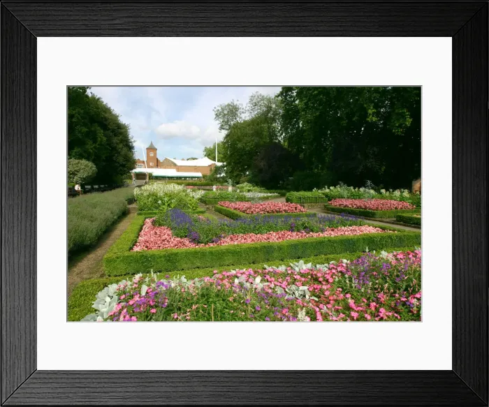 Framed Print : Dutch Garden, Holland Park, London. Artist: Peter Thompson Framed Print : Dutch Garden, Holland Park, London. Artist: Peter Thompson