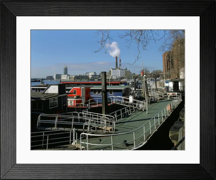 Framed Print : Houseboats, Chelsea Embankment, London Framed Print : Houseboats, Chelsea Embankment, London