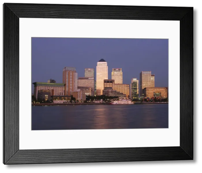 Framed Print : Canary Wharf, London, 2009 Framed Print : Canary Wharf, London, 2009