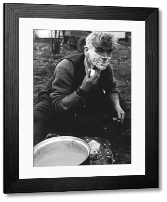 Framed Print : Gipsy shaving, Lewes, Sussex, 1964 Framed Print : Gipsy shaving, Lewes, Sussex, 1964