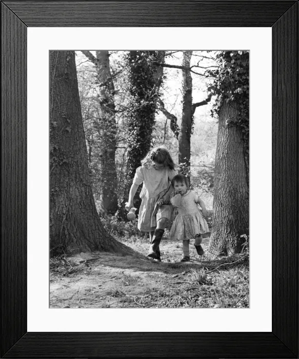 Framed Print : Janie and Daphne, gipsy girls, Charlwood, Surrey, 1964 Framed Print : Janie and Daphne, gipsy girls, Charlwood, Surrey, 1964