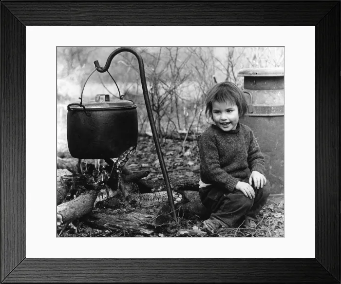 Framed Print : Daphne, gipsy girl, with cooking pot, Charlwood, Surrey, 1964 Framed Print : Daphne, gipsy girl, with cooking pot, Charlwood, Surrey, 1964