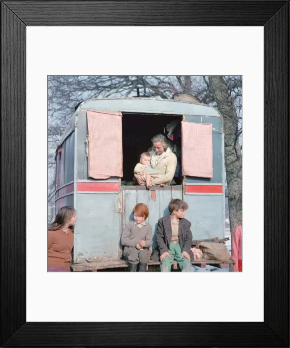 Framed Print : Members of the Vincent family, gipsies, Charlwood, Newdigate area, Surrey, 1964 Framed Print : Members of the Vincent family, gipsies, Charlwood, Newdigate area, Surrey, 1964