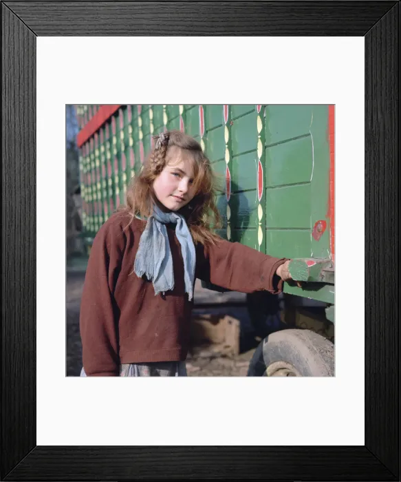 Framed Print : Gipsy girl, member of the Vincent family, Charlwood, Newdigate area, Surrey, 1964 Framed Print : Gipsy girl, member of the Vincent family, Charlwood, Newdigate area, Surrey, 1964