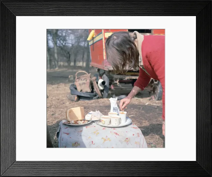 Framed Print : Gipsy woman making tea, Charlwood, Newdigate area, Surrey, 1964 Framed Print : Gipsy woman making tea, Charlwood, Newdigate area, Surrey, 1964