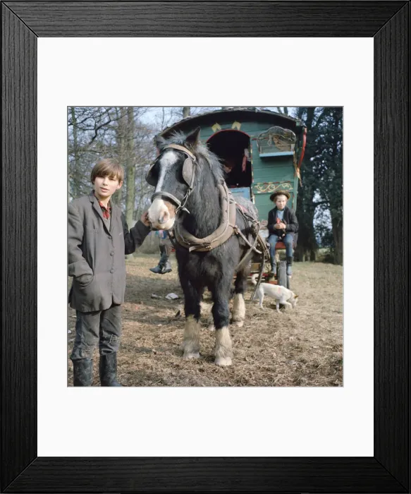 Framed Print : Gipsies with their horse-drawn caravan, Charlwood, Newdigate area, Surrey, 1964 Framed Print : Gipsies with their horse-drawn caravan, Charlwood, Newdigate area, Surrey, 1964