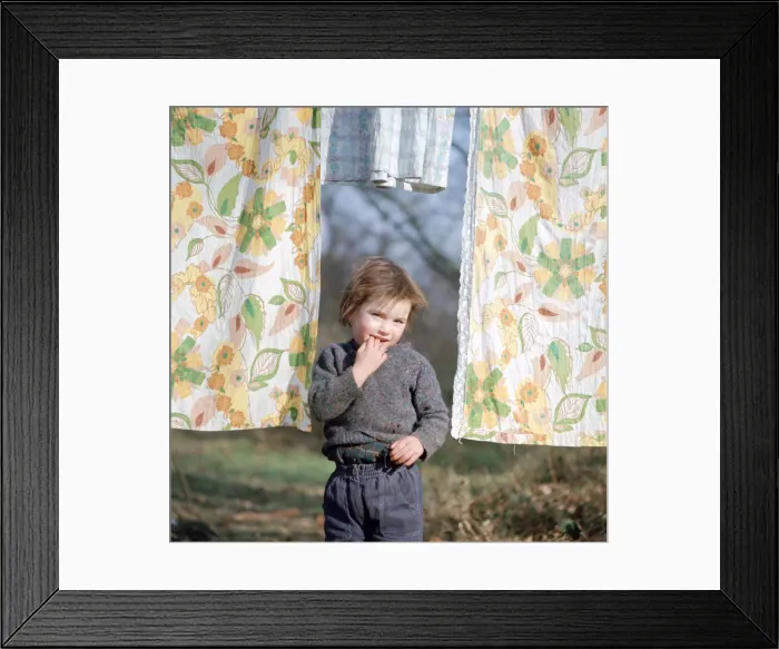 Framed Print : Young gipsy child of the Vincent family, Charlwood, Newdigate area, Surrey, 1964 Framed Print : Young gipsy child of the Vincent family, Charlwood, Newdigate area, Surrey, 1964