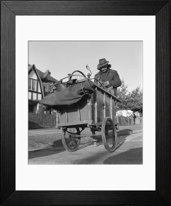 Framed Print : Gipsy knife-grinder, Horley, Surrey, 1963