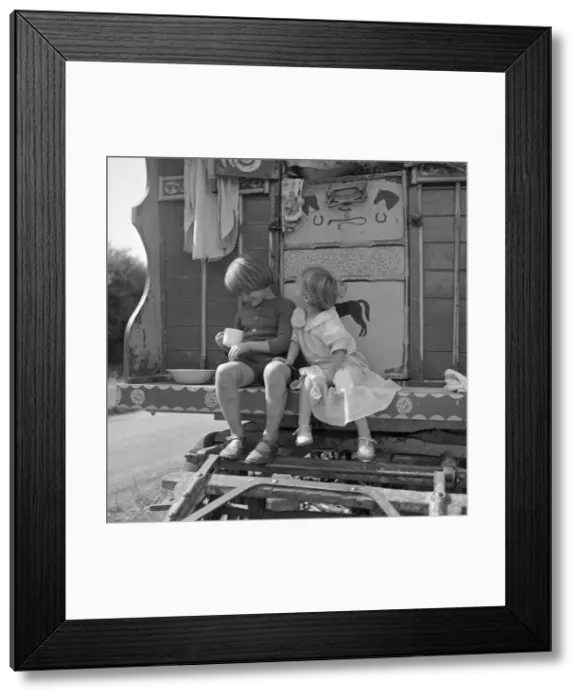 Framed Print : Children sitting on the steps of a gipsy caravan, Outwood, Surrey, 1963 Framed Print : Children sitting on the steps of a gipsy caravan, Outwood, Surrey, 1963