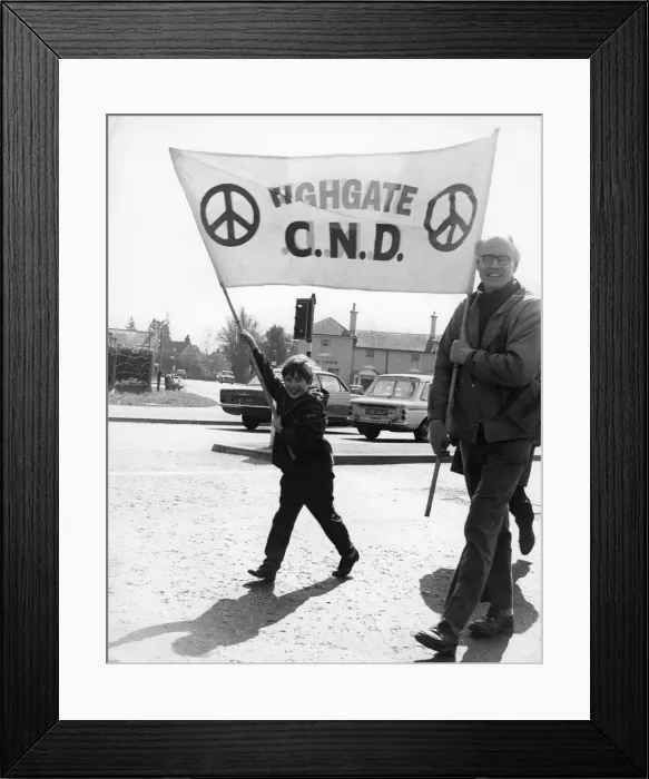Framed Print : CND demo, Horley, Surrey, c1968 Framed Print : CND demo, Horley, Surrey, c1968