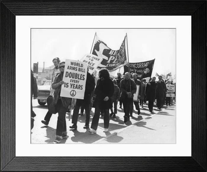 Framed Print : CND demo, Horley, Surrey, c1969 Framed Print : CND demo, Horley, Surrey, c1969