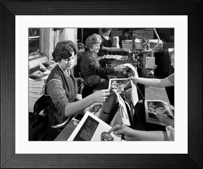 Framed Print : Producing brochures at the White Rose Press Co, Mexborough, South Yorkshire, 1959 Framed Print : Producing brochures at the White Rose Press Co, Mexborough, South Yorkshire, 1959